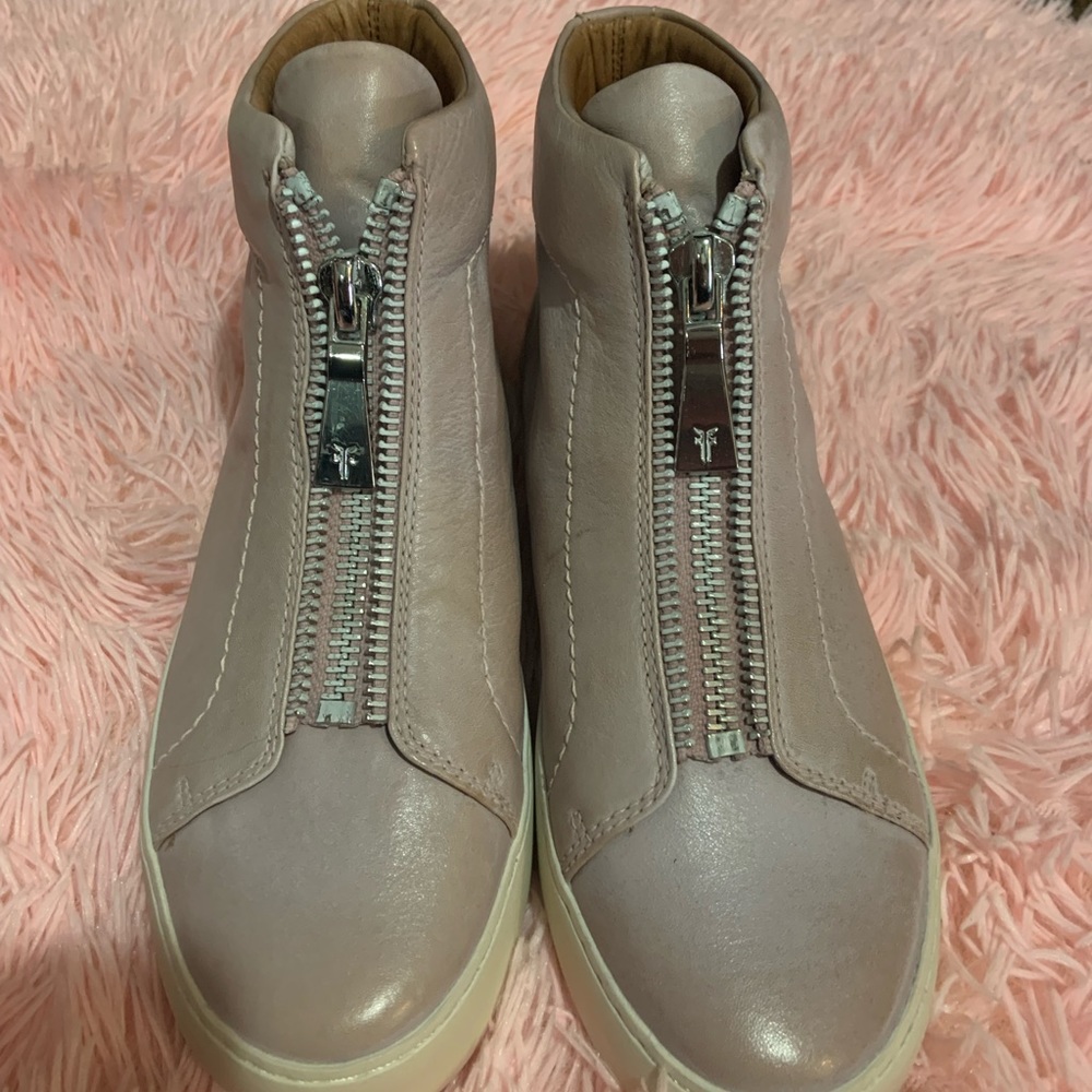 Cute light pink Frye shoe